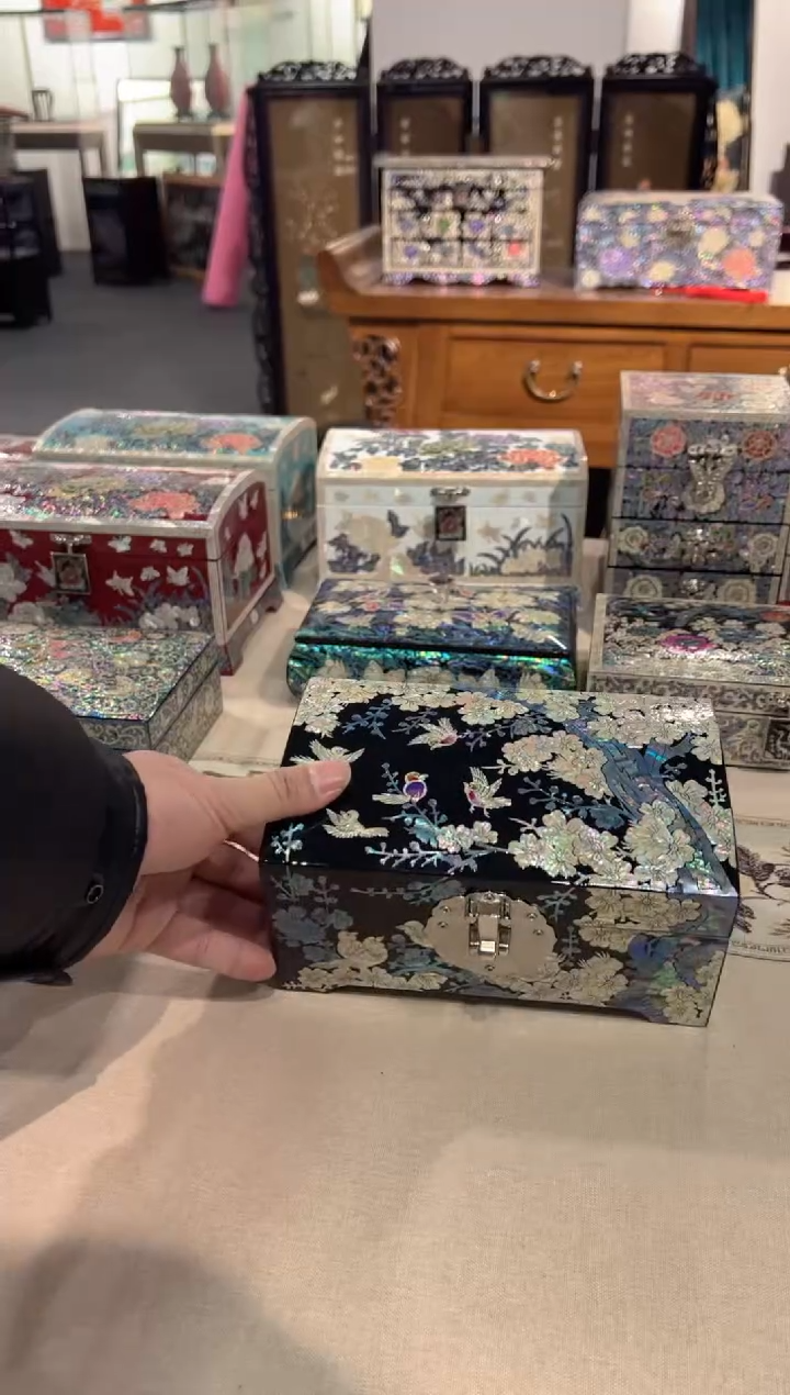 【闪购商品】鱼锁绒布底弘贝雅螺钿漆器文化馆