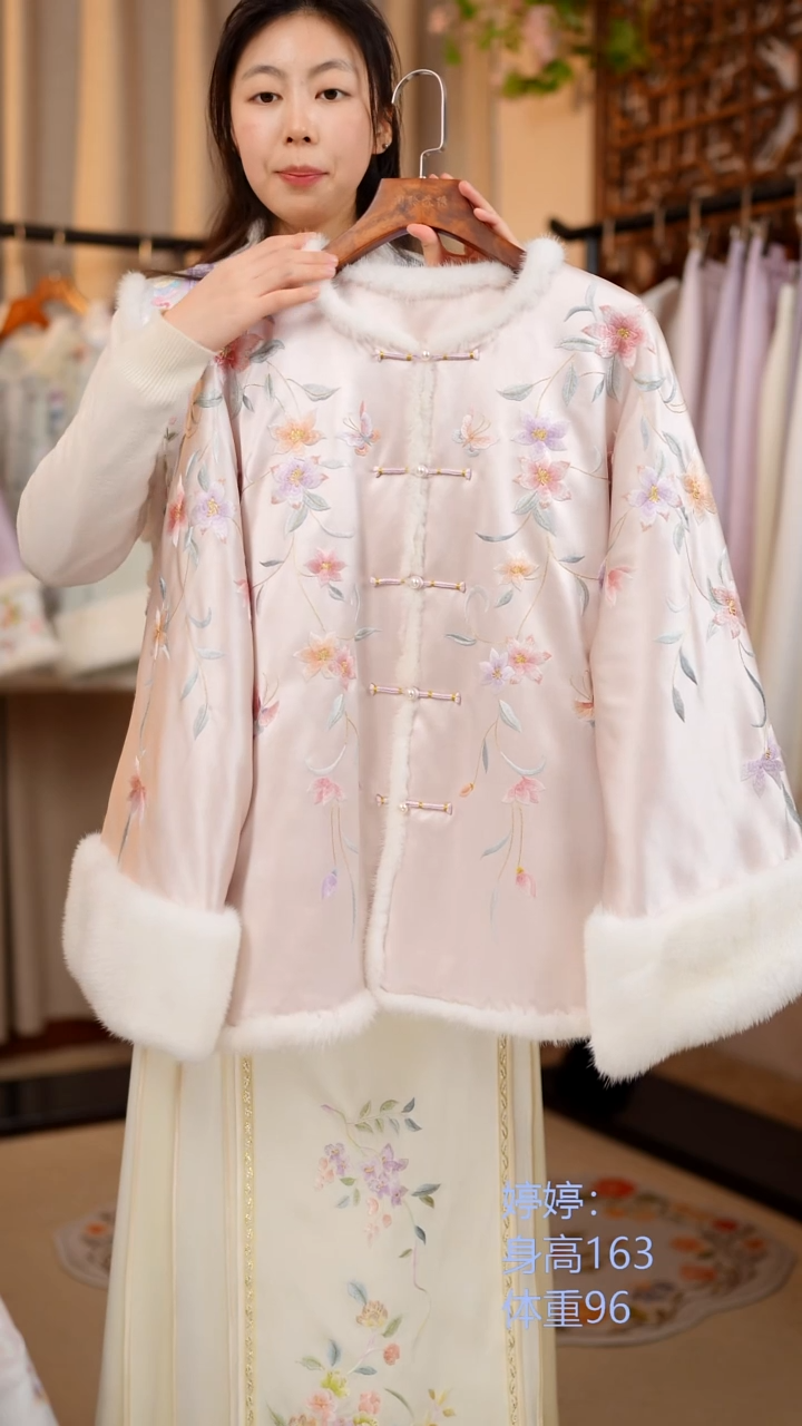 织绣非遗服饰一物一件