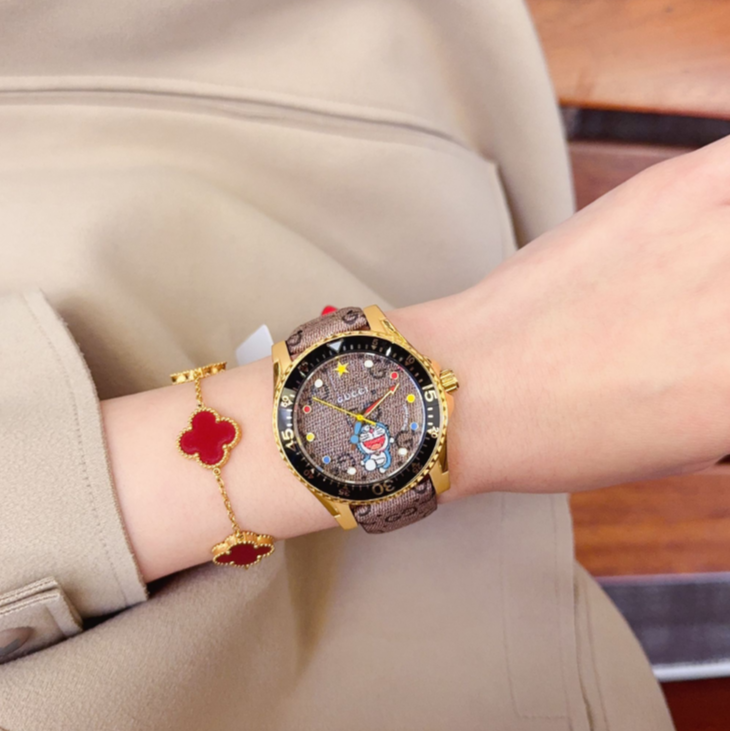 【嘉嘉专属】GUCCI古驰Dive系哆啦A梦联名款黑色40MM石英表YA136335