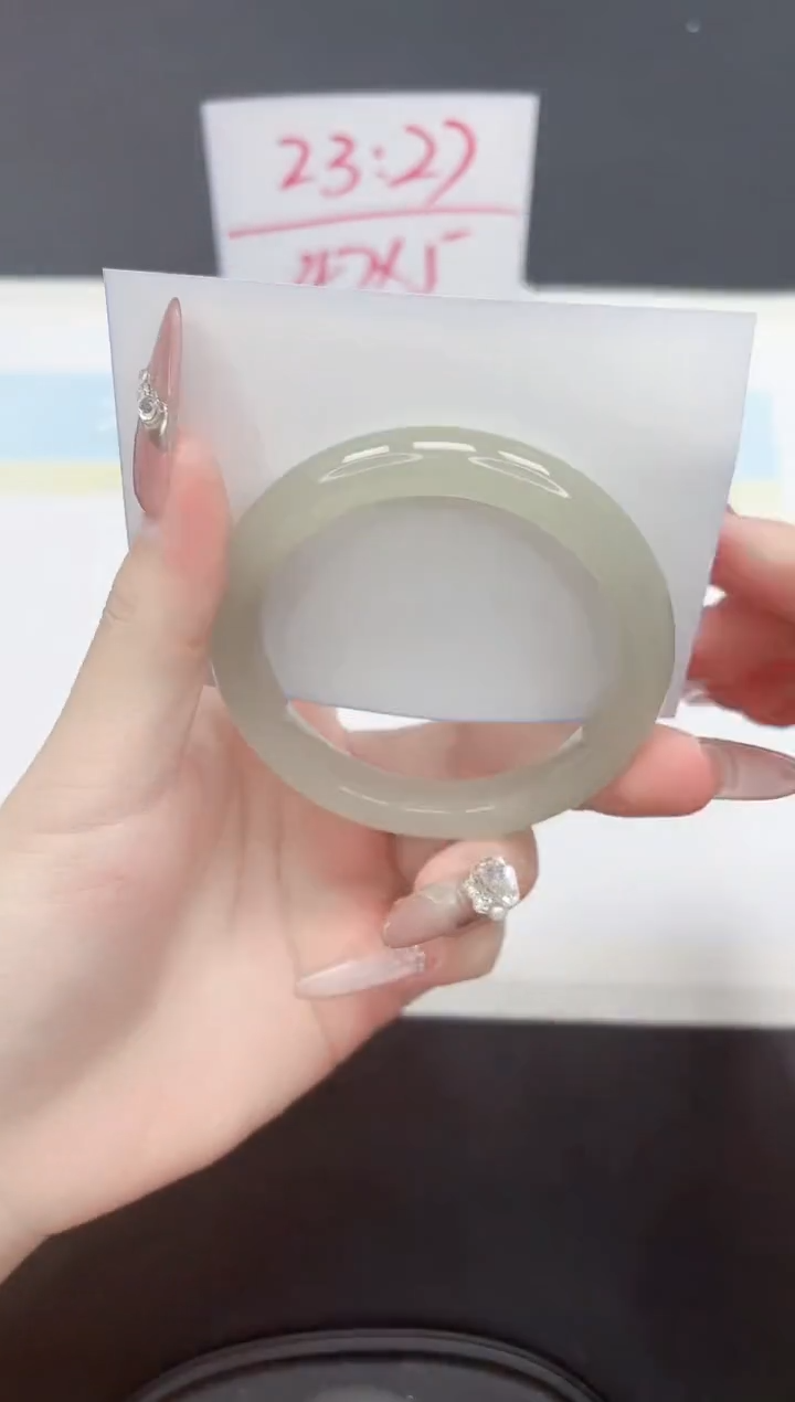 【闪购商品】石英质玉手镯未镶嵌26-53.6