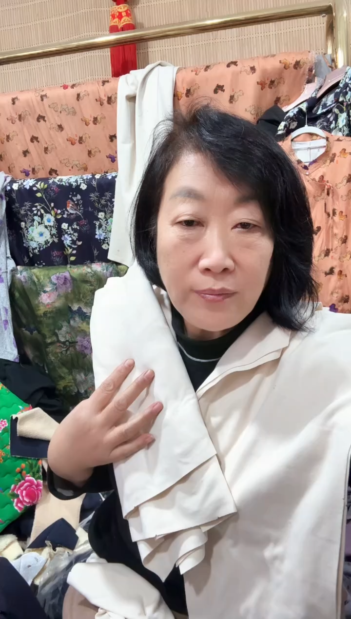 奶茶色德绒L码上衣+裤子裁片两身（有小脏点无售后）