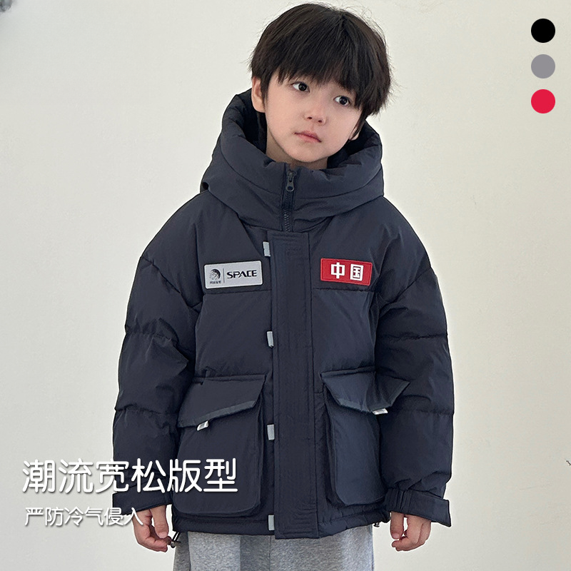 安踏联名科恩达冬季新款男女加厚连帽短款羽绒服中大儿童时尚外套