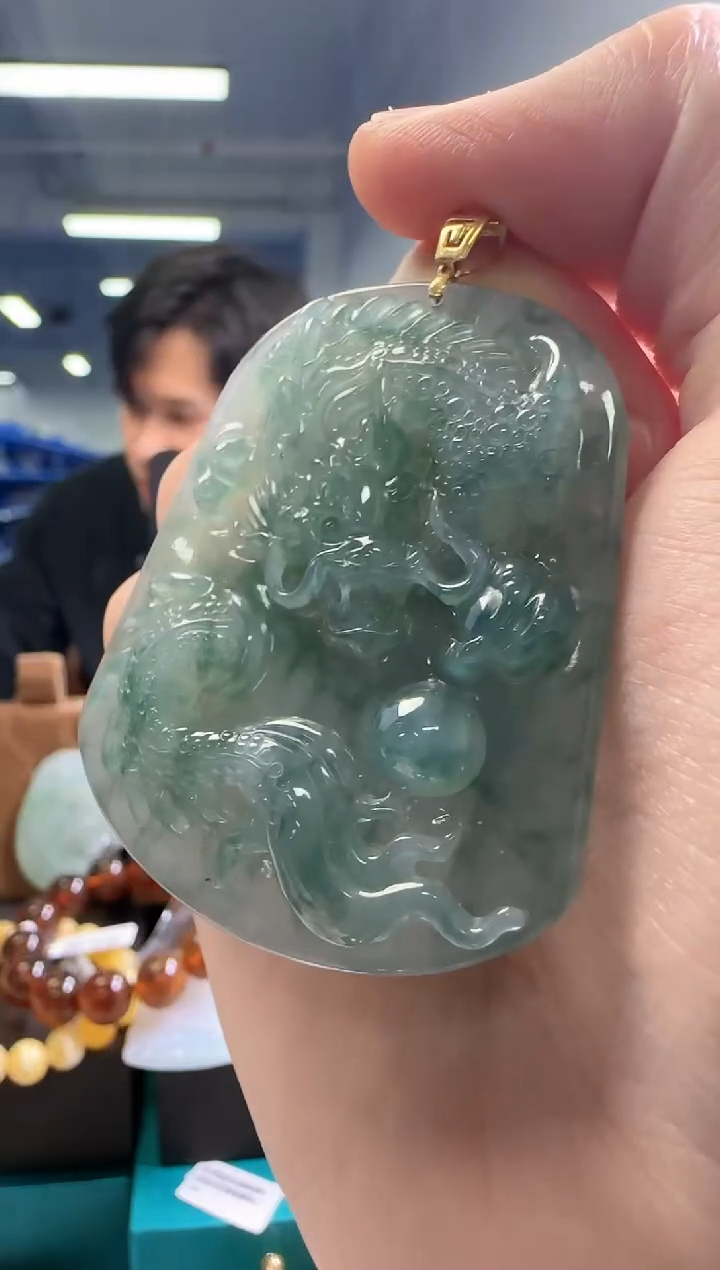 【闪购商品】翡翠吊坠(不含链)18K金镶嵌龙牌吊坠67