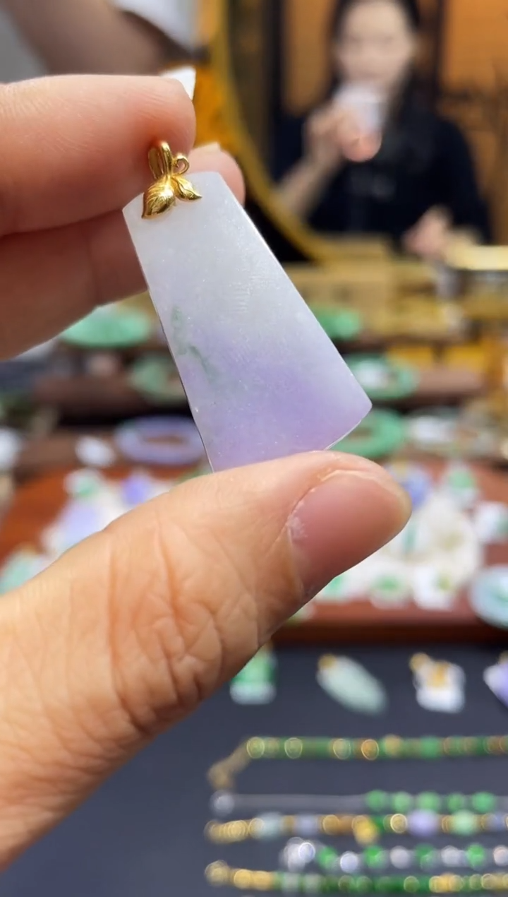 颈饰18K金镶嵌翡翠无事牌