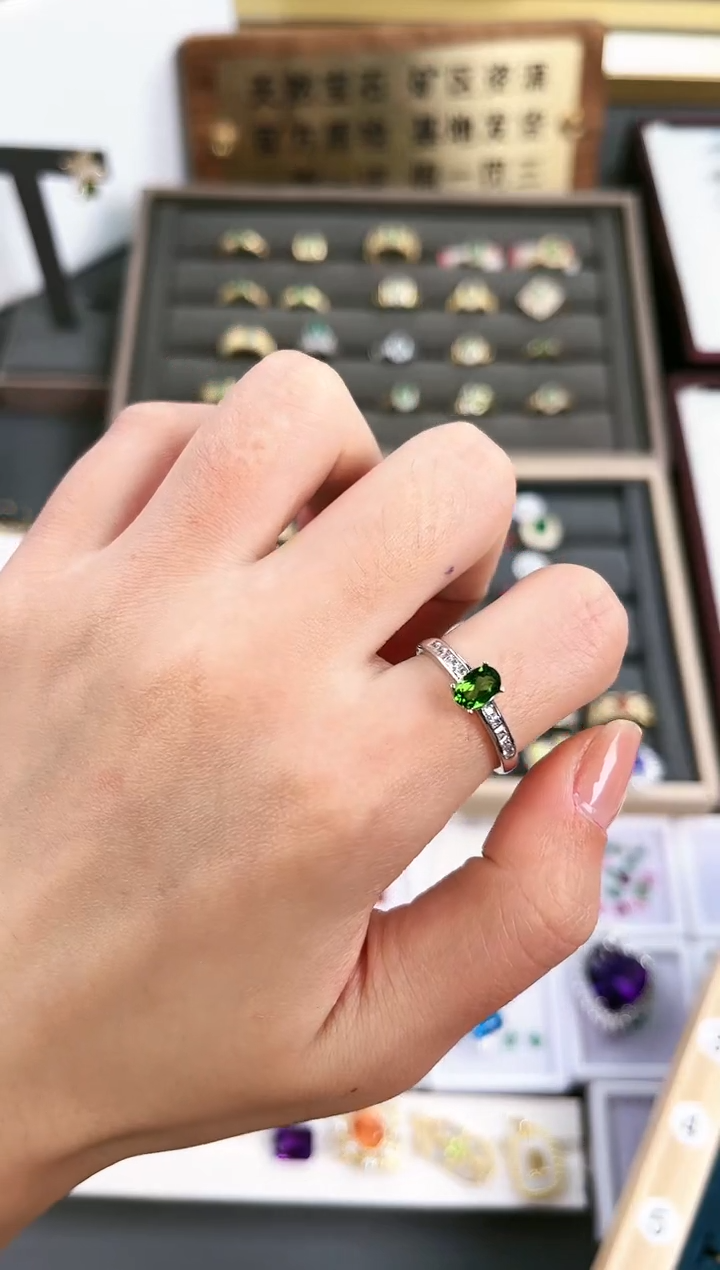 【闪购商品】透辉石戒指银S925镶嵌Z606