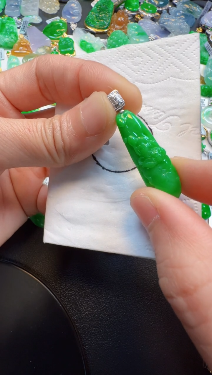 【闪购商品】翡翠吊坠(不含链)18K金镶嵌3980