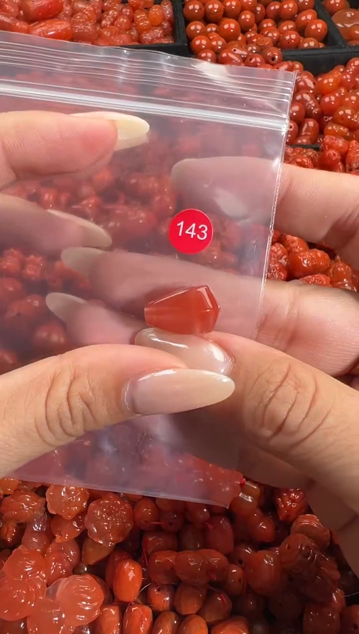 颈饰未镶嵌南红玛瑙1