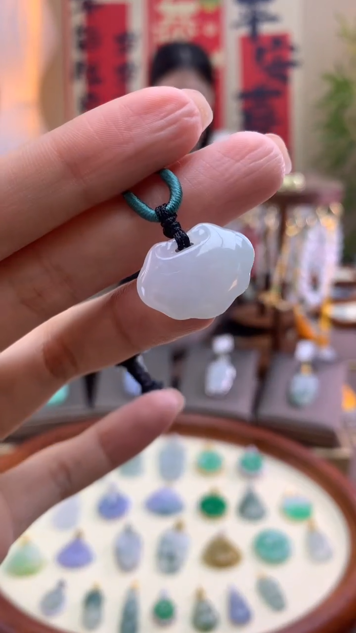 【闪购商品】翡翠颈饰未镶嵌如意锁