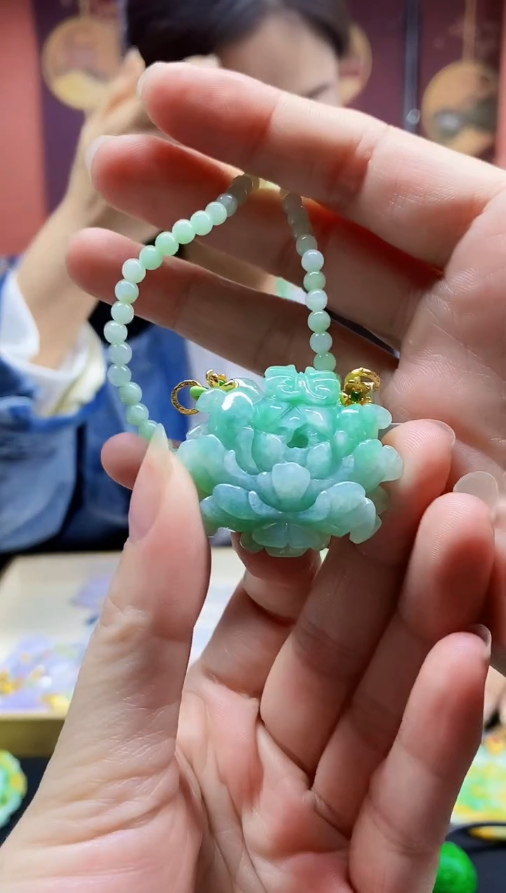 颈饰未镶嵌翡翠吊坠