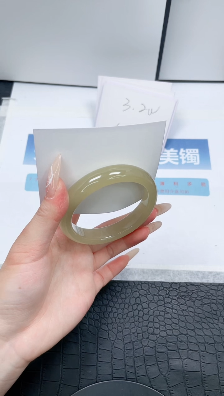 【闪购商品】石英质玉手镯未镶嵌201-60.6