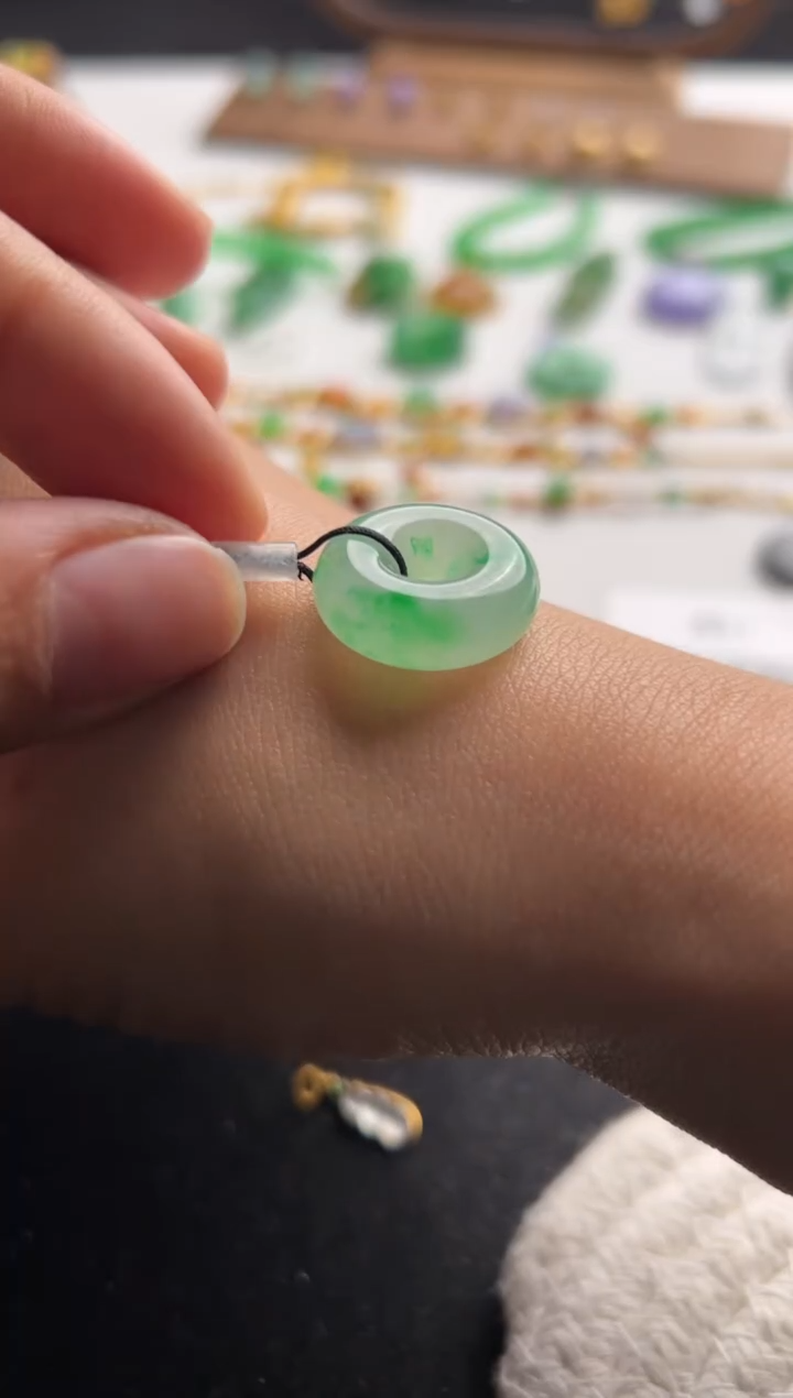 【闪购商品】翡翠裸石未镶嵌绿甜甜圈38000+1900-lh