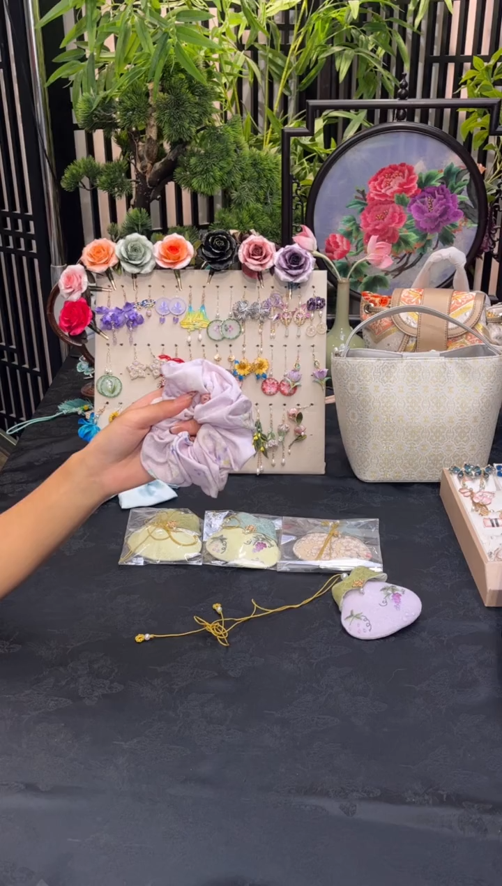织绣欣**贝非遗苏绣手工饰品