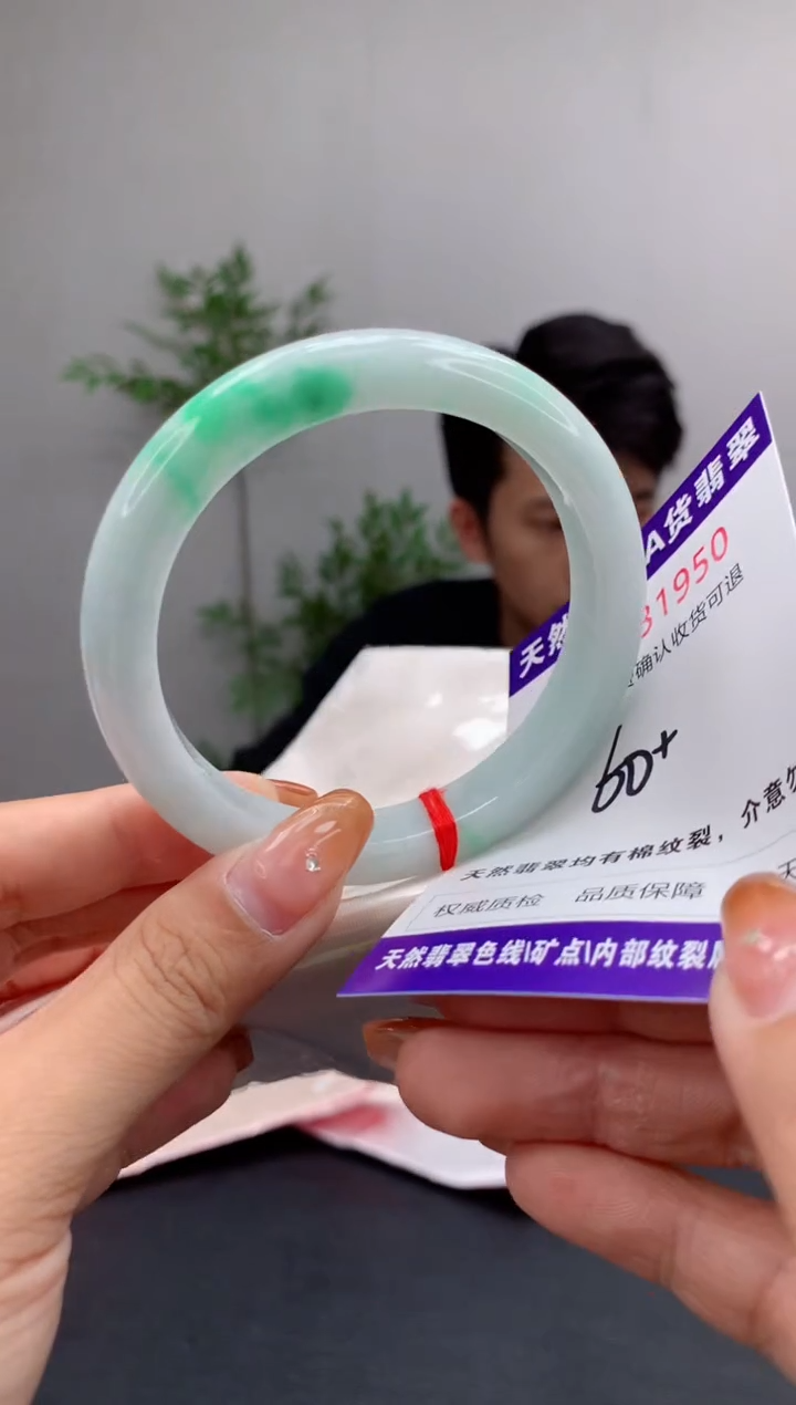 未镶嵌手镯翡翠有纹，完美者勿拍
