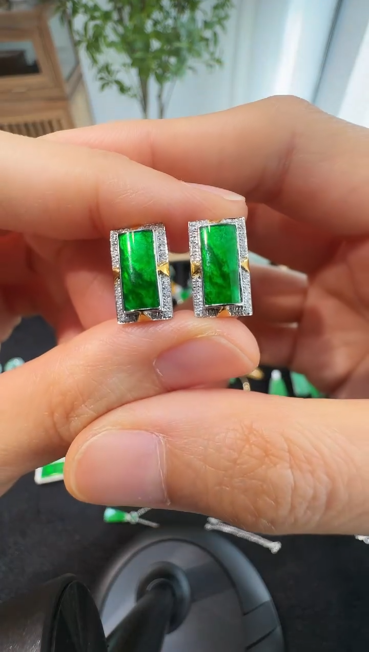 18K金镶嵌翡翠耳饰00004800