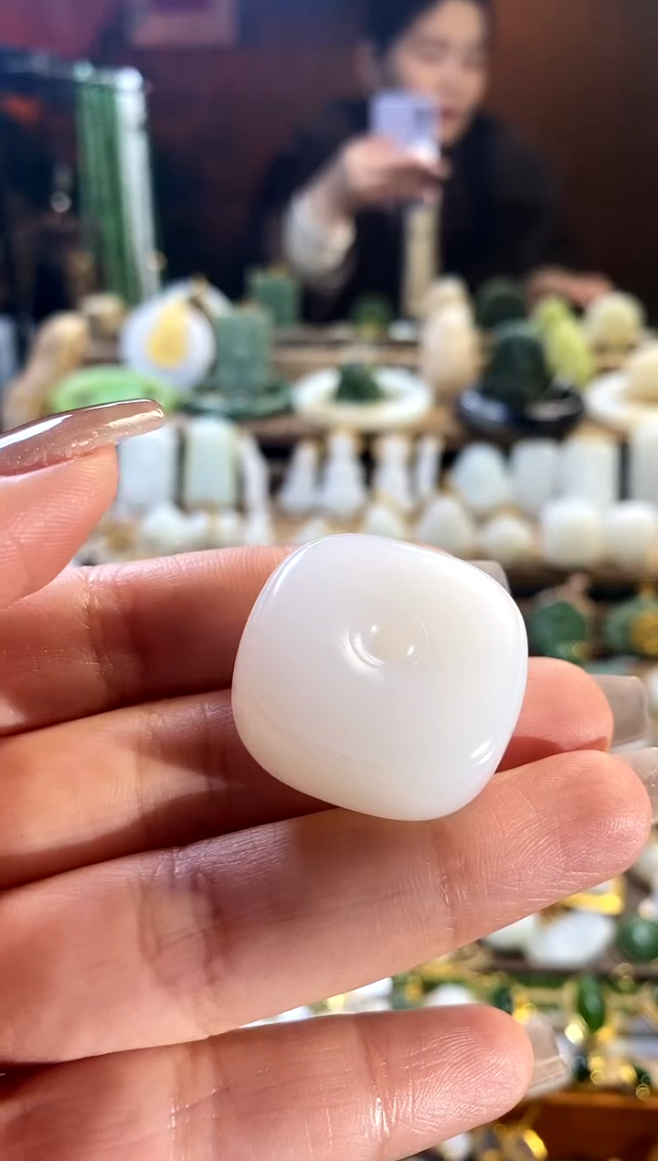 【闪购商品】和田玉吊坠未镶嵌。