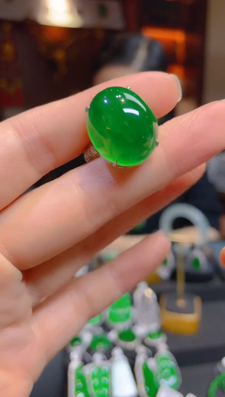 【闪购商品】翡翠戒指18K金镶嵌116327天然A货翡翠蛋面戒指