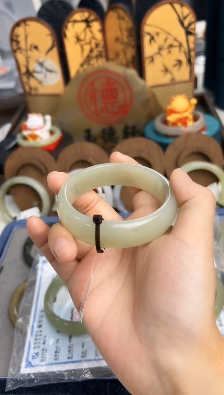 未镶嵌手镯和田玉（糖玉）宽口
