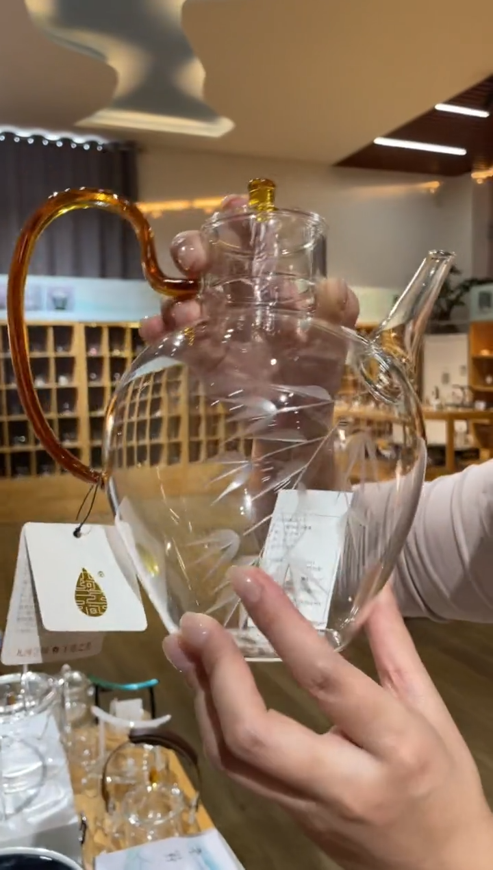手工艺品玻璃大执壶琥珀把雕刻竹子