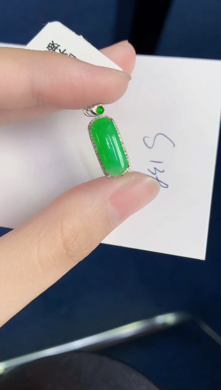 翡翠18K金镶嵌颈饰天然翡翠缅甸A货