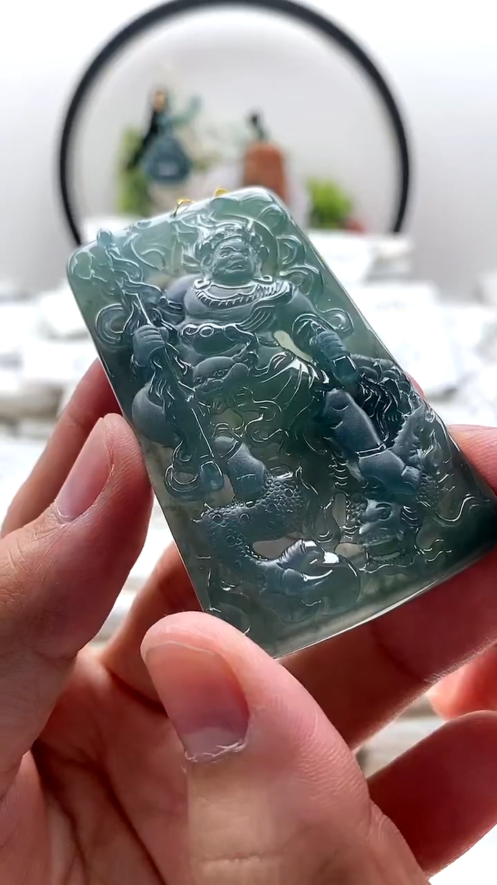 翡翠未镶嵌颈饰不动明王