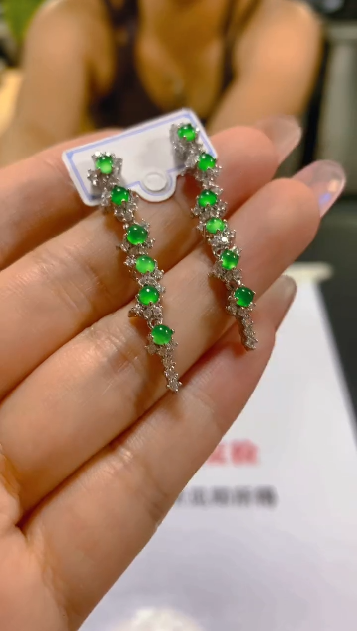 翡翠未镶嵌耳饰多样性发一