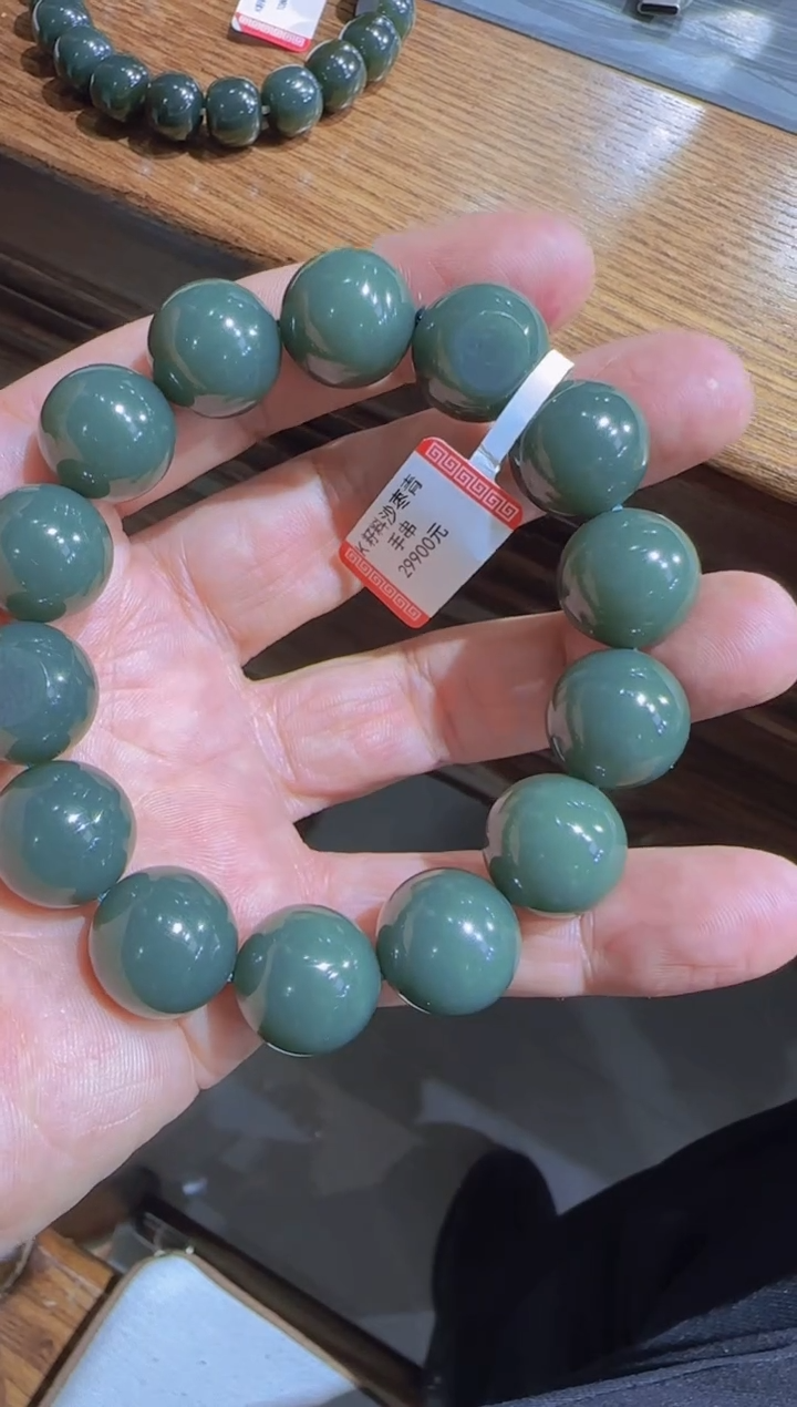 未镶嵌手串和田玉风**阻和田玉手串多样性发其一