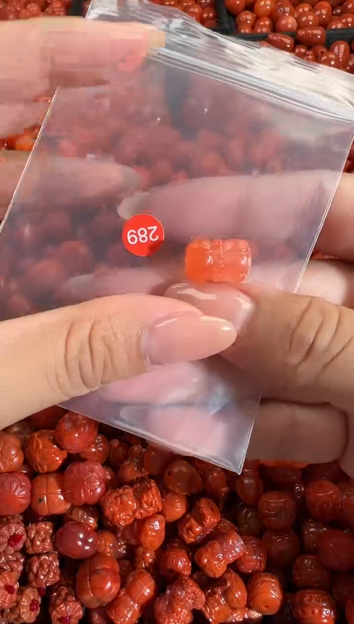 颈饰未镶嵌南红玛瑙1