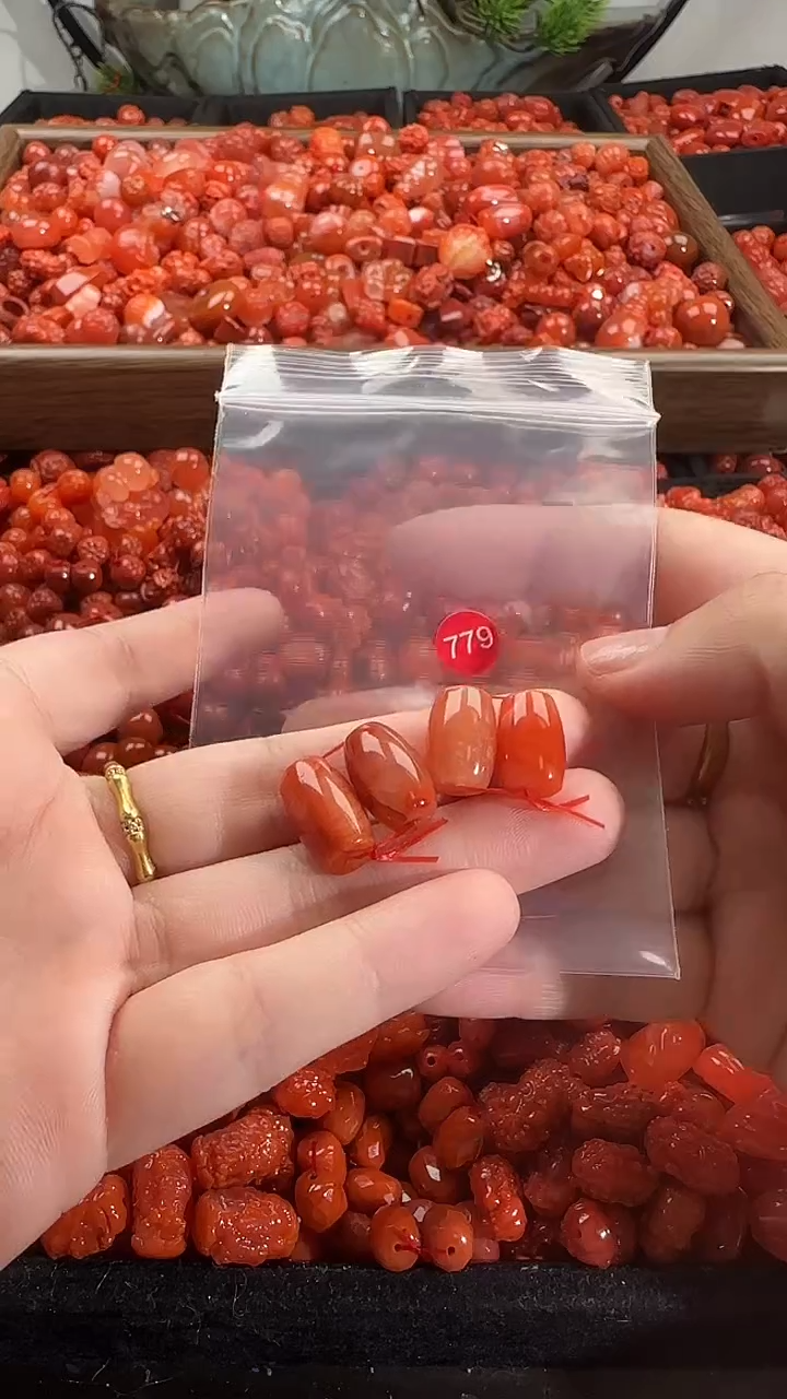 颈饰未镶嵌南红玛瑙1