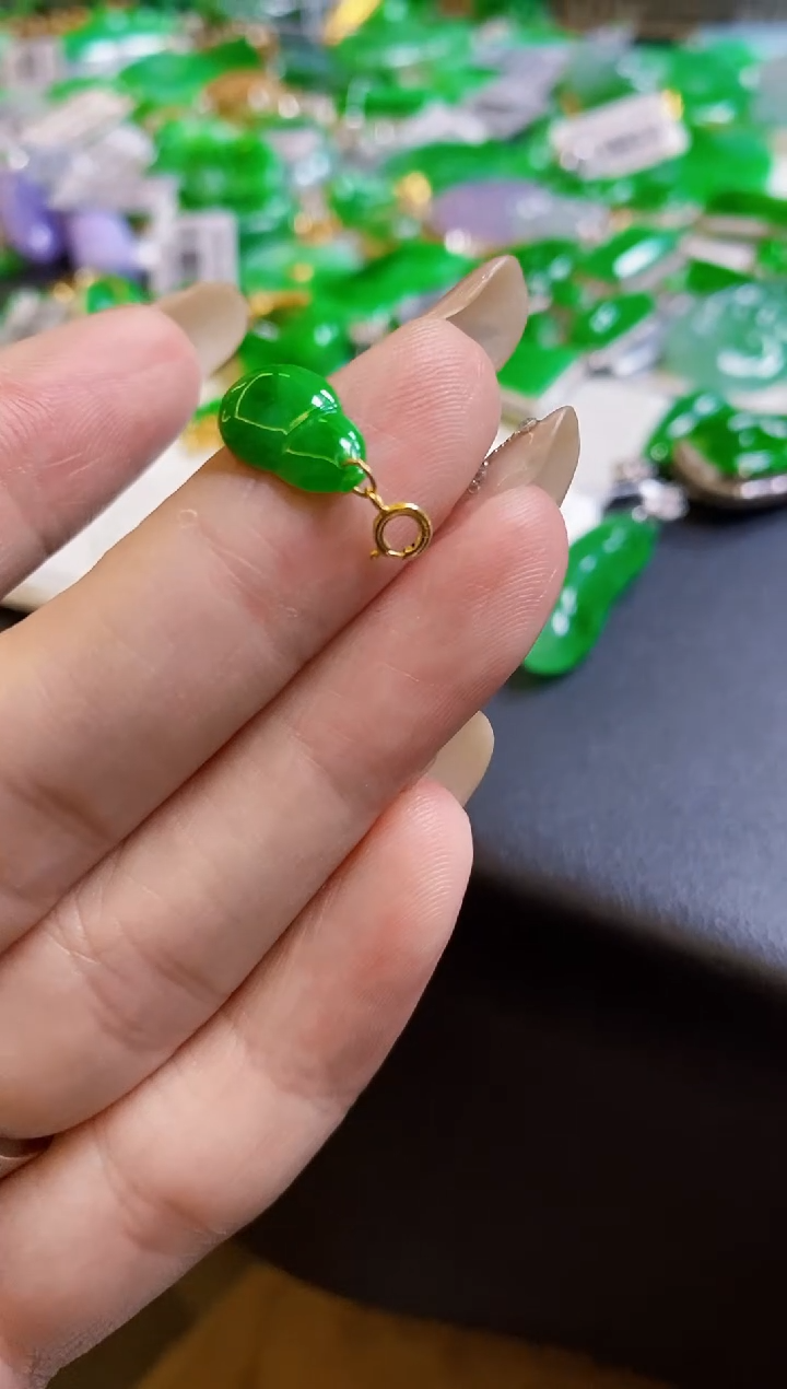 【闪购商品】定制翡翠18K金镶嵌吊坠