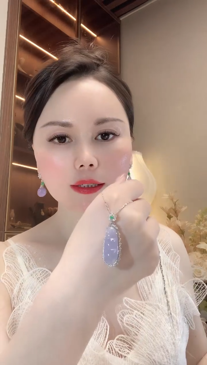 翡翠18K金镶嵌吊坠(不含链)A48 紫货有一定色差