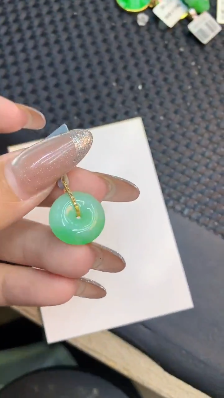 颈饰18K金镶嵌翡翠1