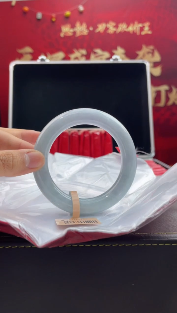 【闪购商品】翡翠手镯未镶嵌35翡翠手镯（微瑕）