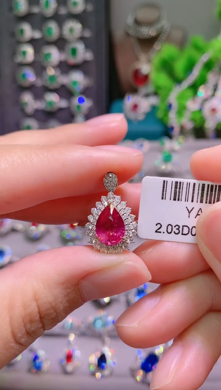 18K金镶嵌18K金戒指红宝石.