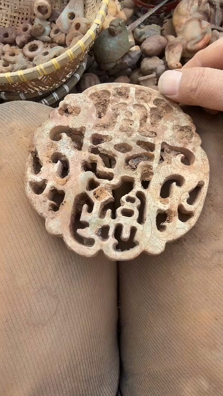 未镶嵌岫岩河磨玉（透闪石质玉）挂件佳**书岫岩河磨玉