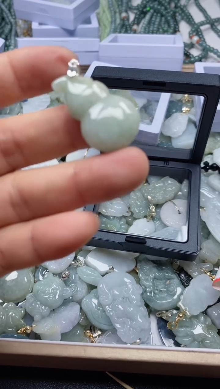 【闪购商品】翡翠吊坠(不含链)未镶嵌40104