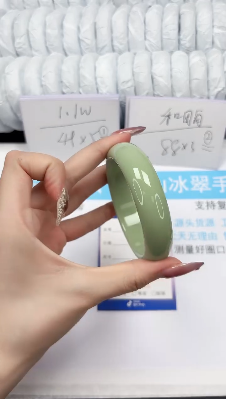 【闪购商品】石英质玉手镯未镶嵌189-60.2