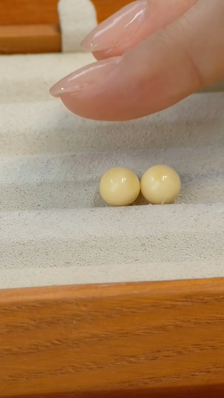【闪购商品】蜜蜡裸石未镶嵌俄料微瑕对珠8mm0.554克