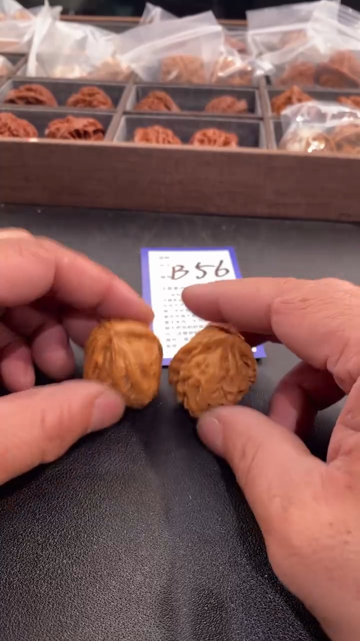 【闪购商品】文玩核桃吊坠红锦鲤