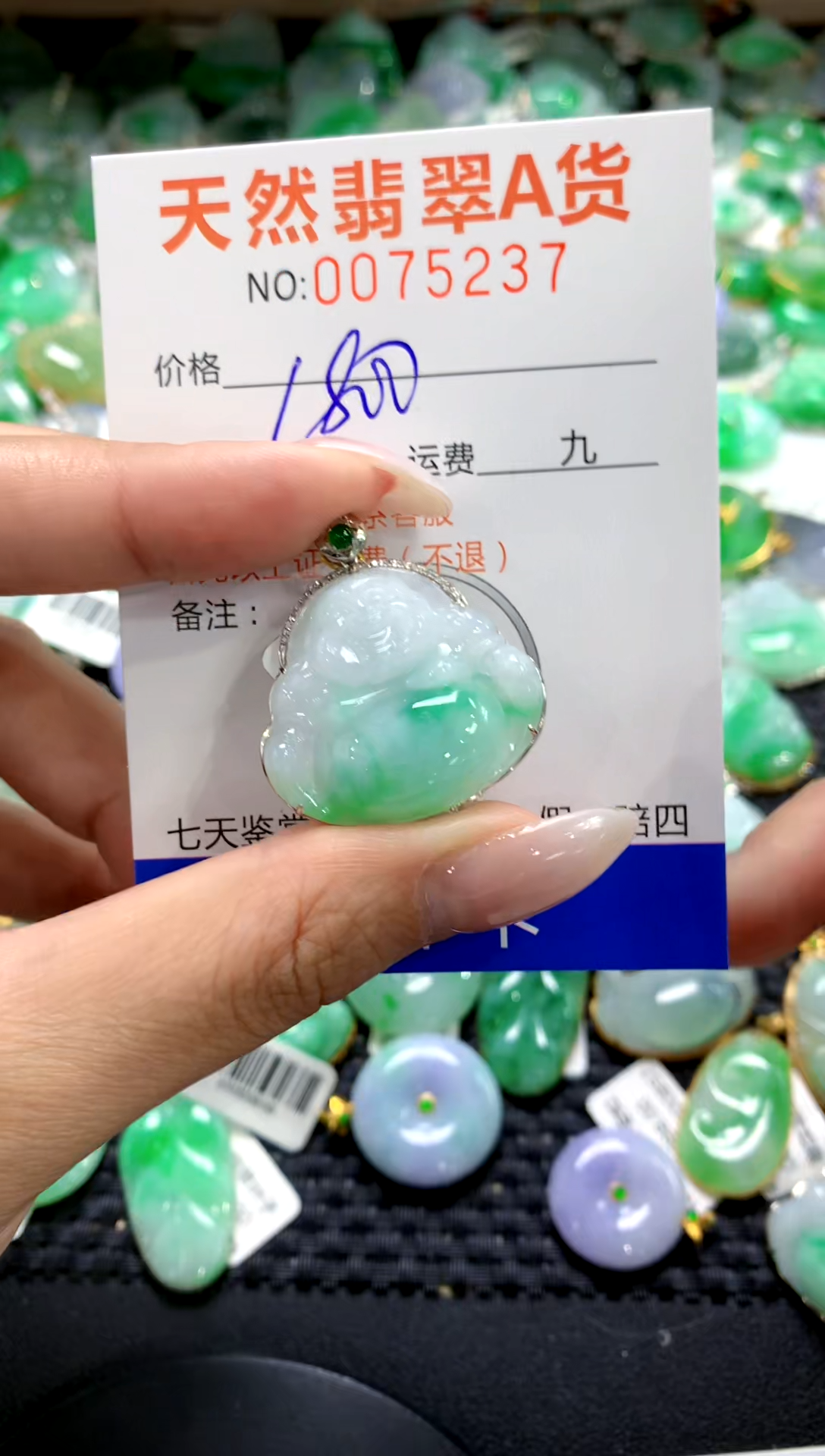 翡翠18K金镶嵌颈饰1111111111111111