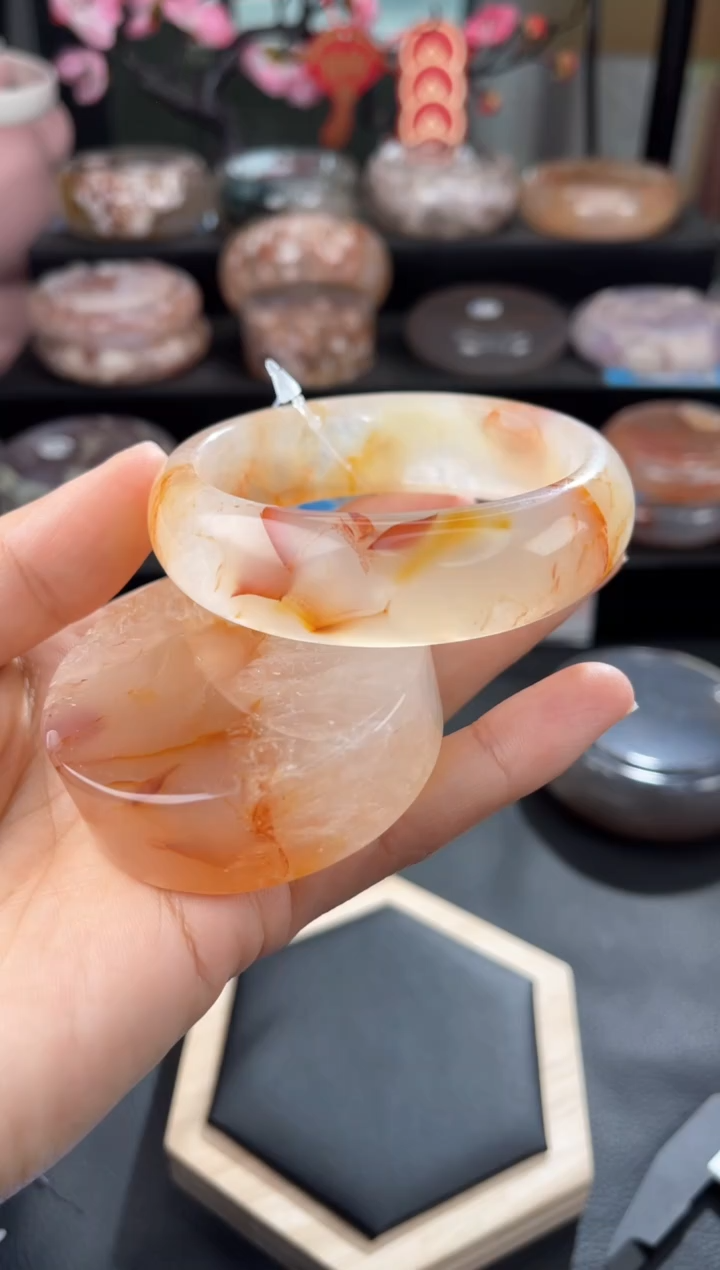 【闪购商品】石英质玉手镯未镶嵌58
