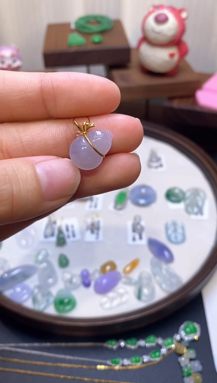 【闪购商品】翡翠18K金镶嵌颈饰葫芦