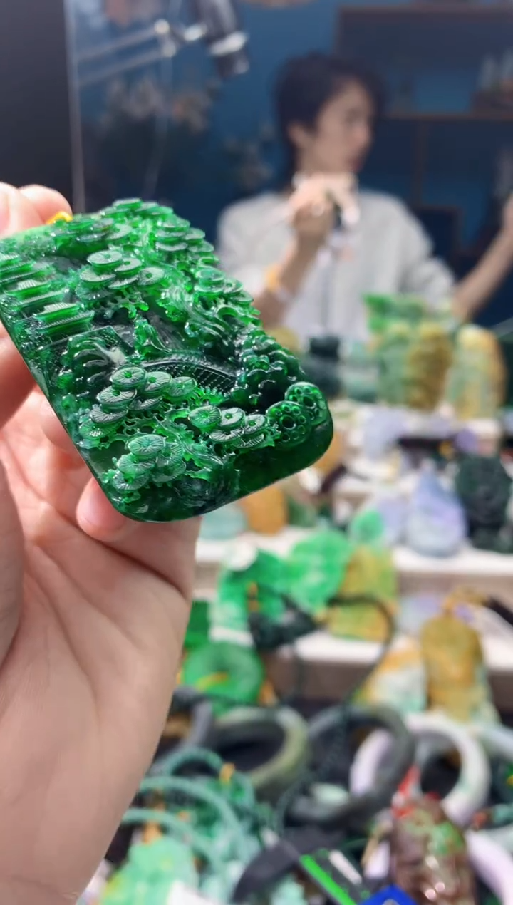 颈饰18K金镶嵌翡翠天****）翡翠天然缅甸a货翡翠