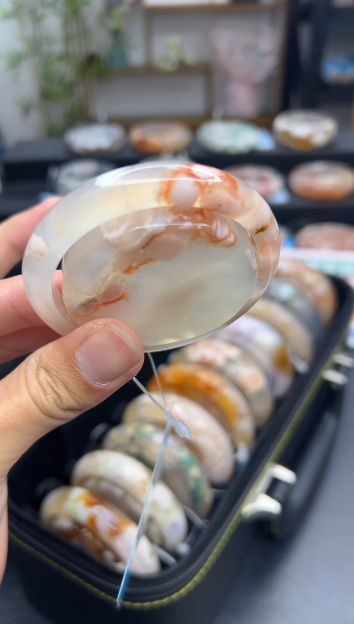 【闪购商品】石英质玉手镯未镶嵌A187(53圈赠送镯心)