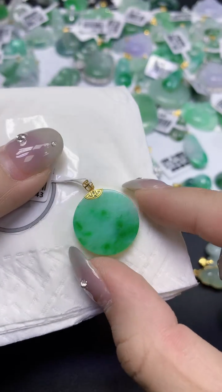 颈饰18K金镶嵌翡翠天然缅甸翡翠A货百元以上9元证书费自理