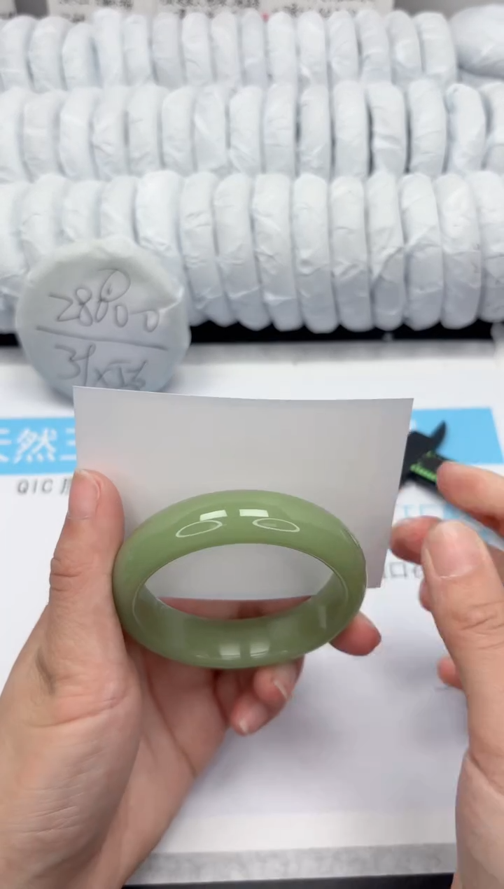 【闪购商品】石英质玉手镯未镶嵌180-56.3