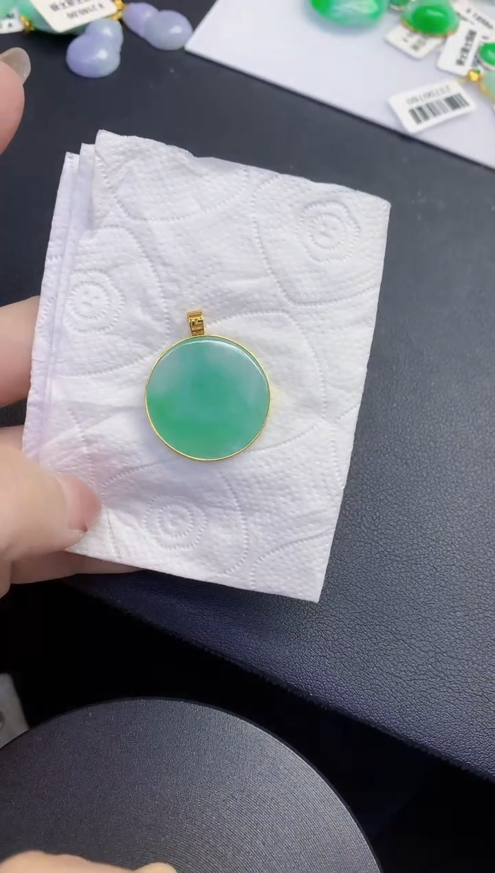 颈饰18K金镶嵌翡翠缅甸天然翡翠A货
