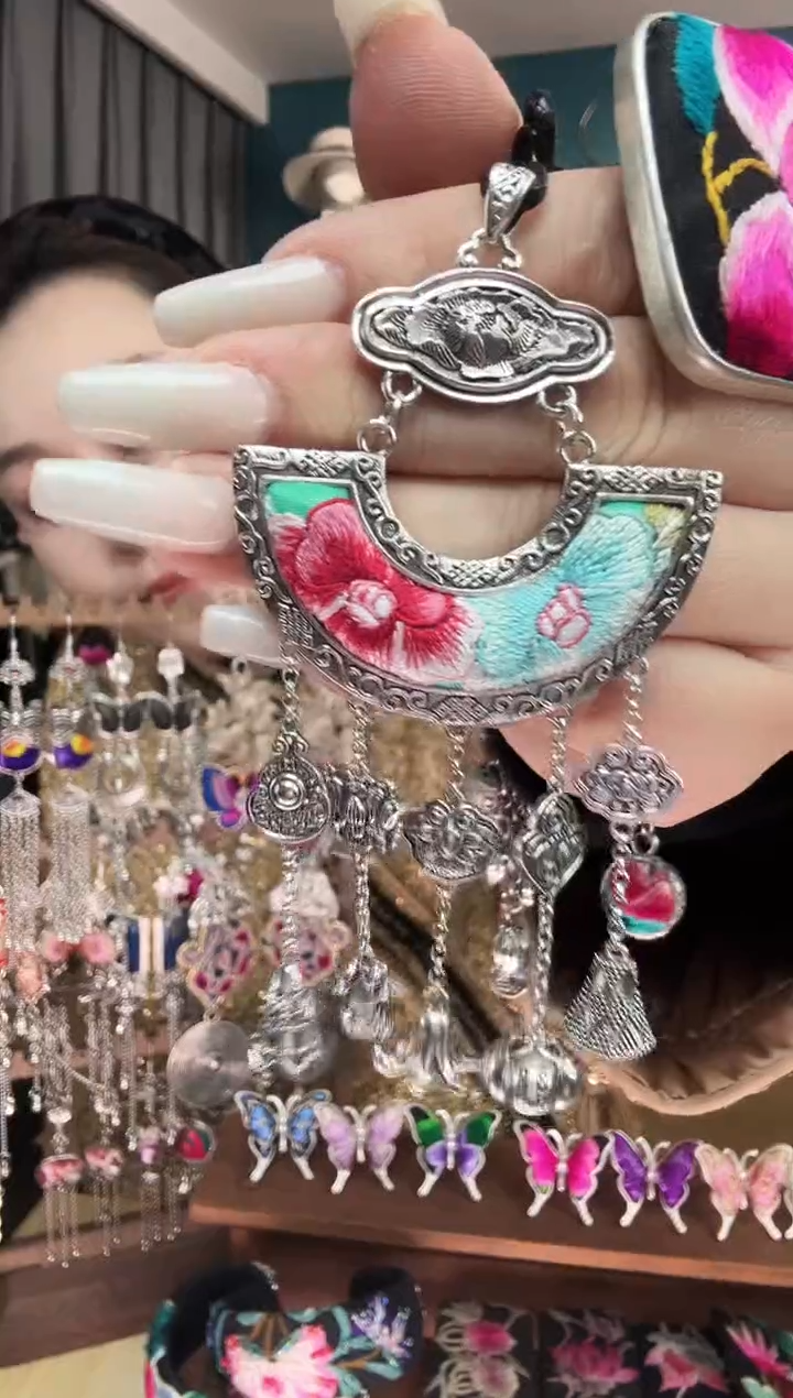 刺绣纯手工民族风刺绣吊坠