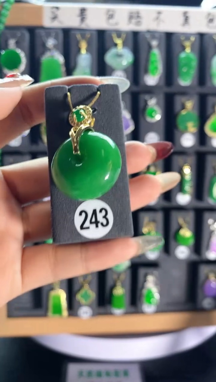 【闪购商品】翡翠耳饰银S925镶嵌243...