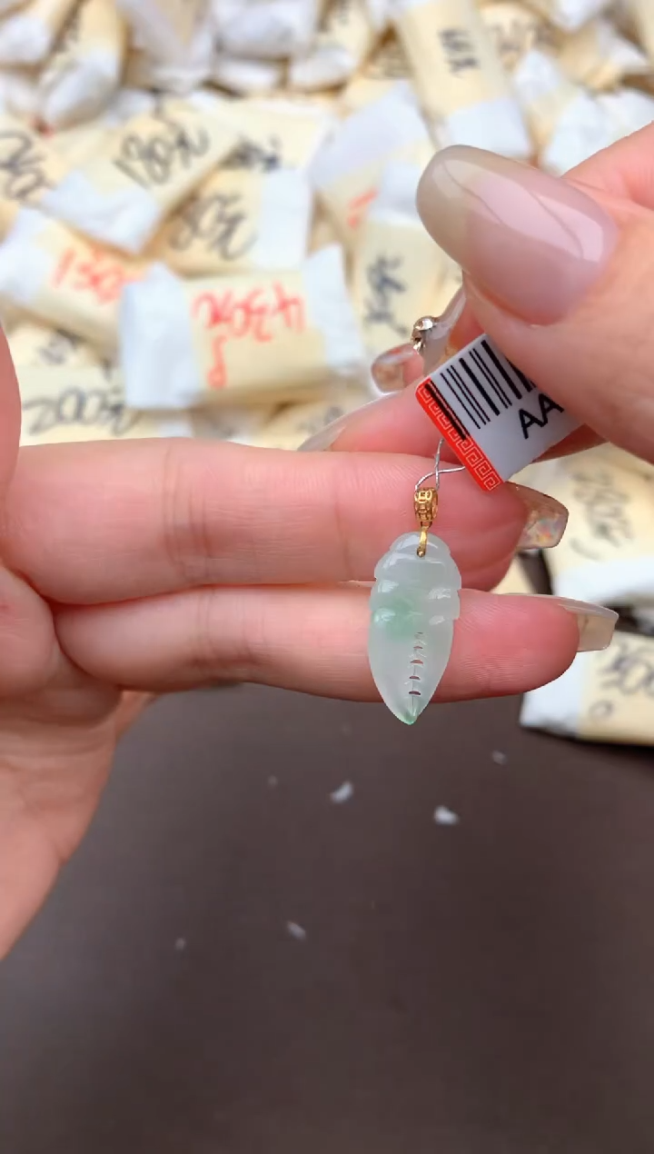 【闪购商品】翡翠挂件18K金镶嵌— 