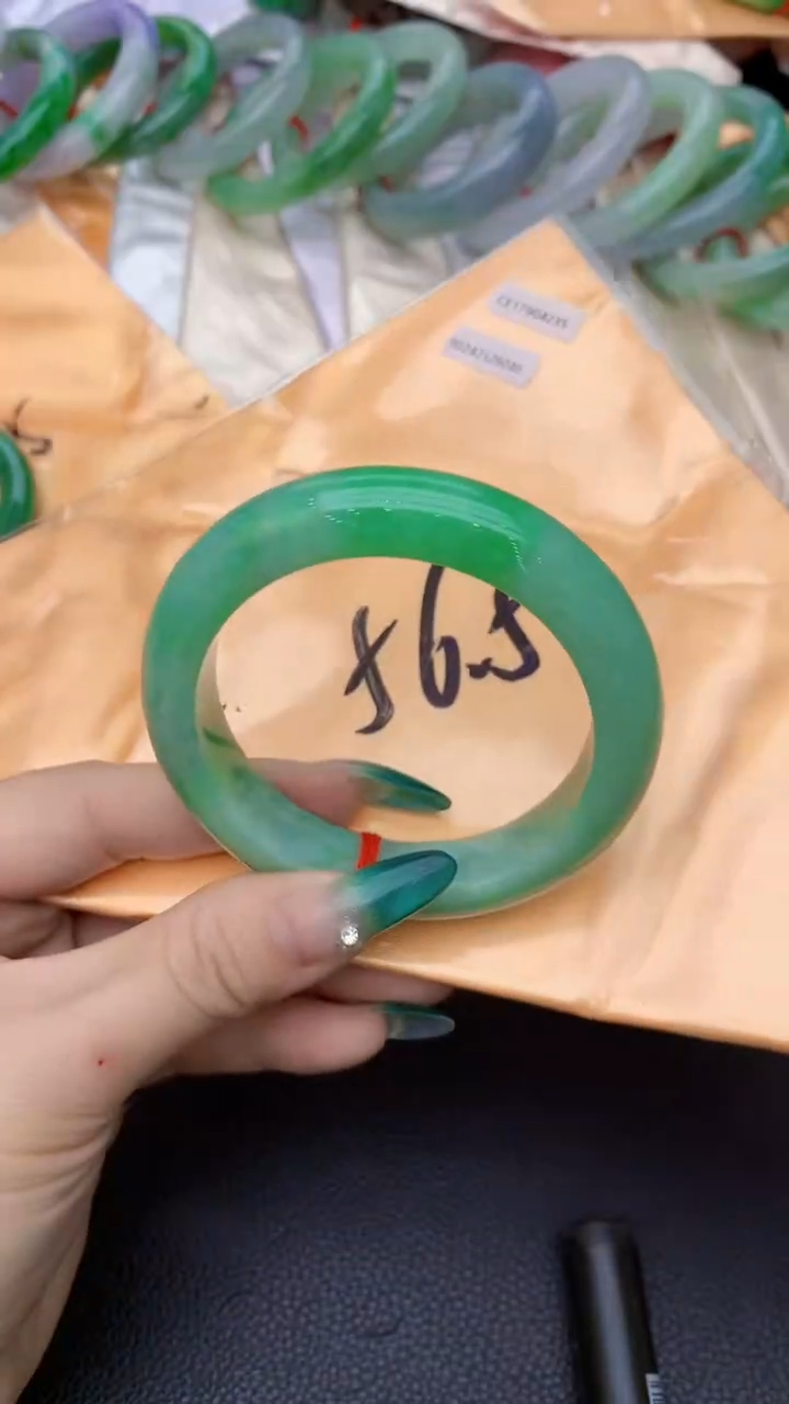 【闪购商品】翡翠手镯未镶嵌1018394177